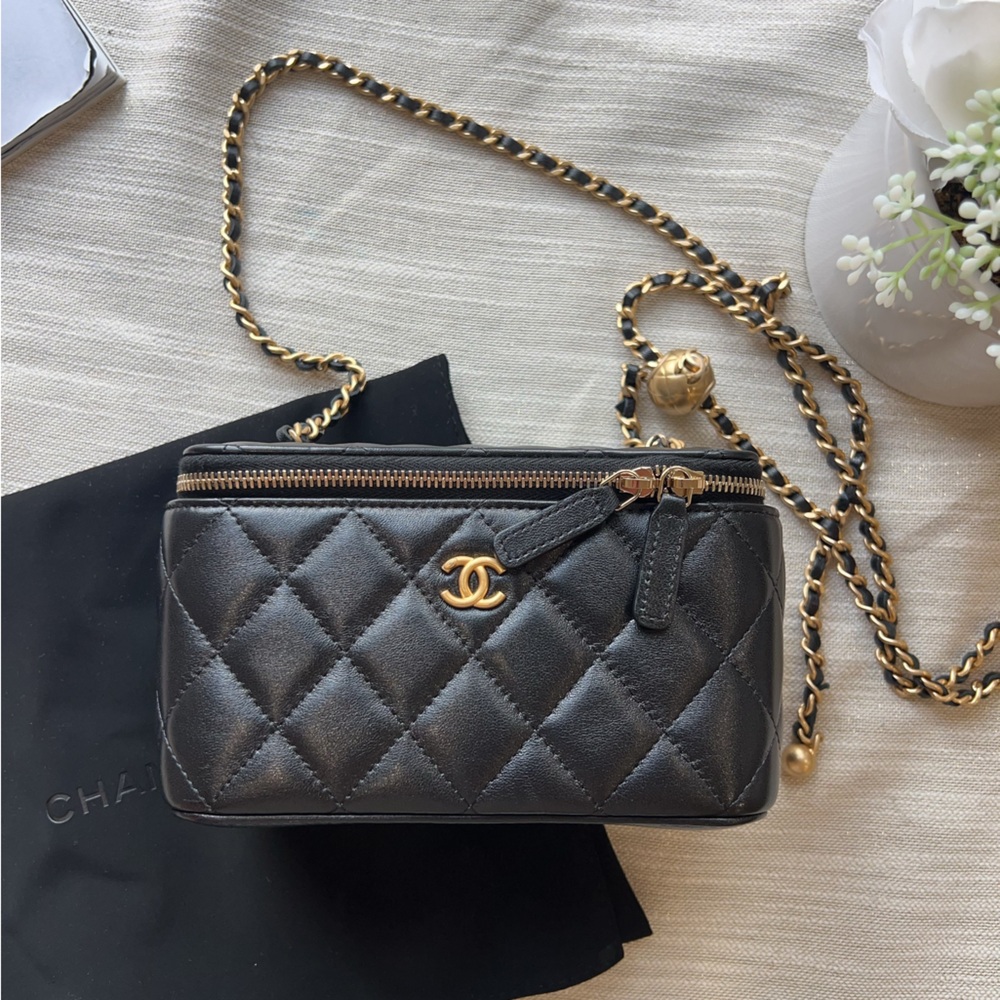 Chanel Lambskin Quilted Pearl Crush Vanity Case With Chain Bag